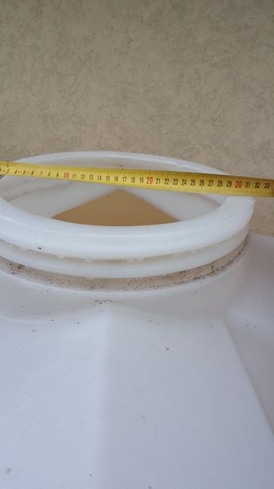 Продам пищевые трехслойные бочки на 1000 л