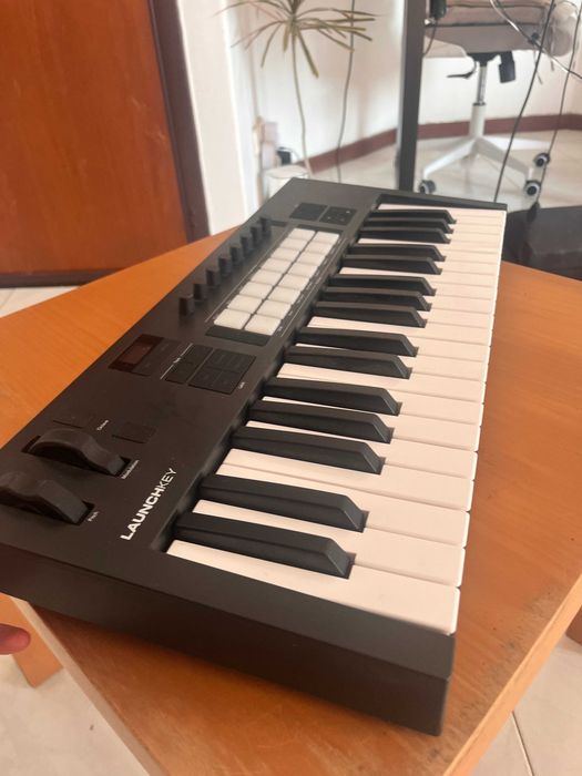 Novation Launchkey 37 MK4 - Teclado MIDI
