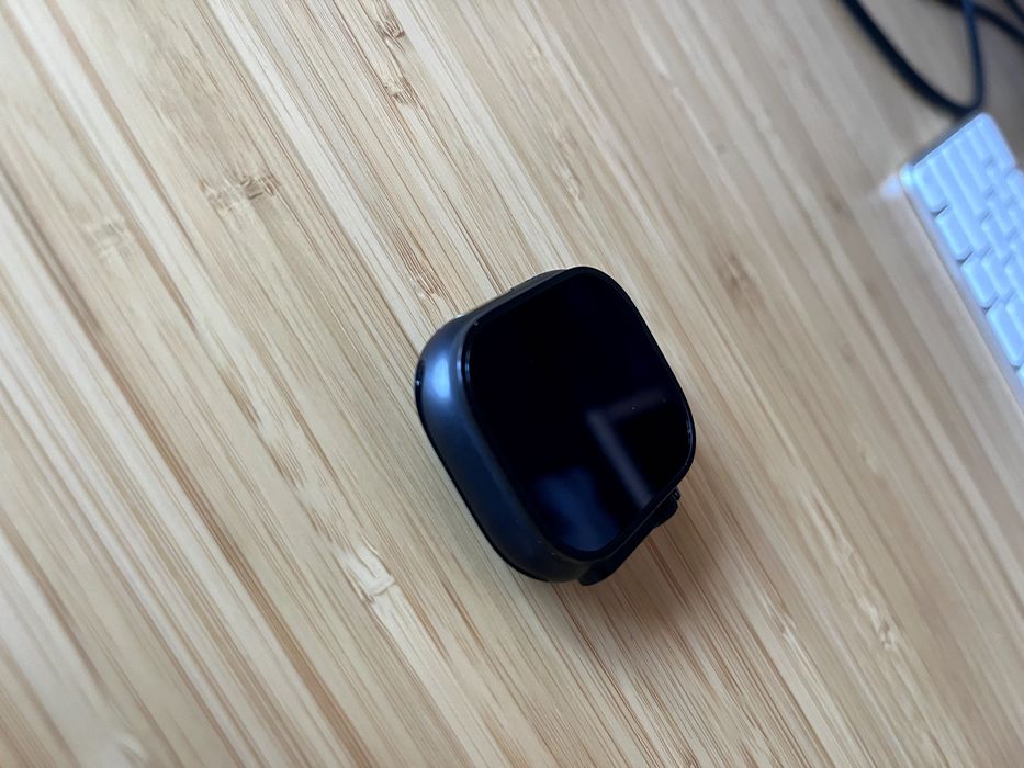 Apple Watch Ultra 3 GPS + Cellular, Caixa em titânio preto de 49 mm com Loop Trail preto/carvão ‑ S/M