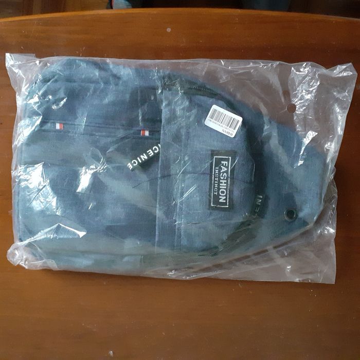 Bolsa de peito azul nova