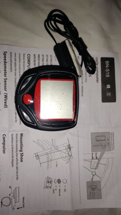 Velocímetro conta kilometros e relógio. (novo na embalagem)
