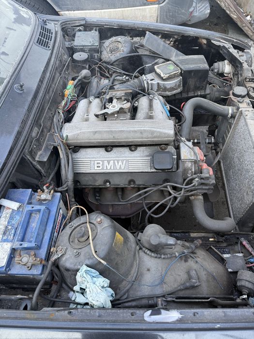 Продам bmw e30..