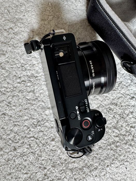 Máquina Fotográfica SONY ZVE10 + 16-50mm + bolsa