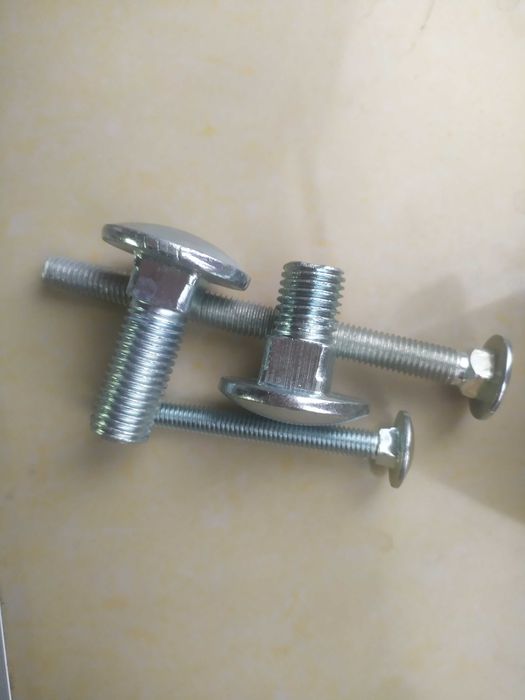 Болты мебельные din 603