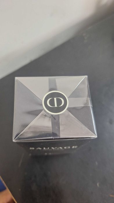 Perfume SAUVAGE Dior (Novo) - Homem