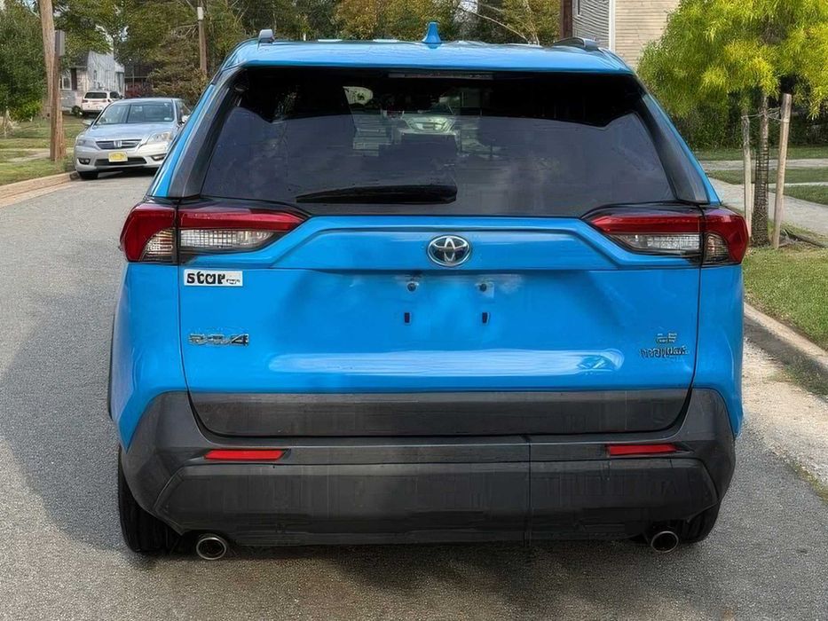 Toyota RAV4 Hybrid XLE Premium      2023