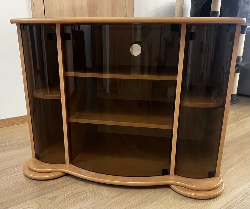 Szafka stojąca pod telewizor