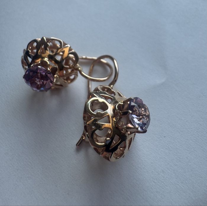 Золотые серьги с александритом