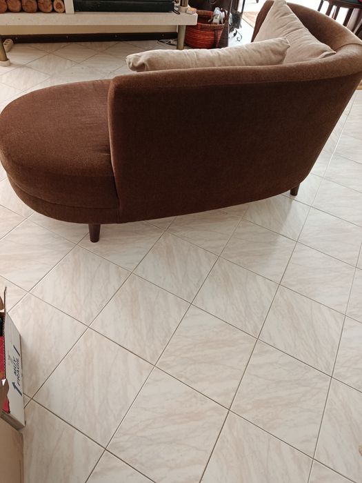 Sofá  / canapé com almofadas