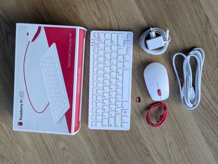 Raspberry Pi 400 Personal Computer Kit + 64GB SanDisk Extreme Pro