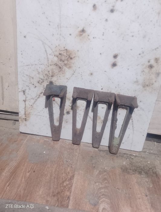 Ножки для ванной ( чугунной)ціна за комплект