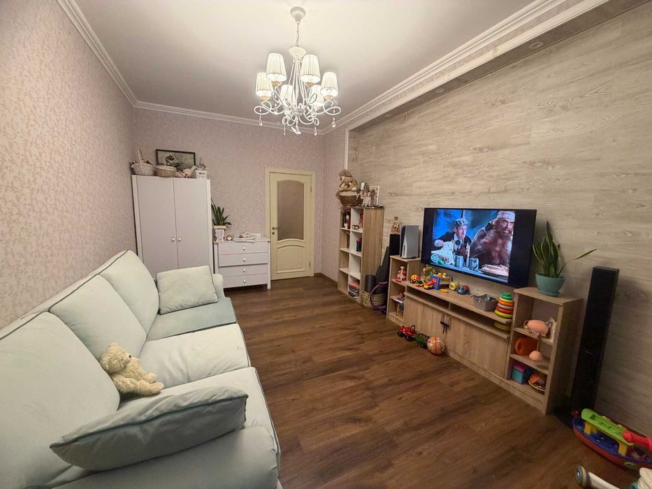 Продам 3 кімнатну квартиру в центрі Одеси / Спиридонівська / Паркомісце/ Сталінка