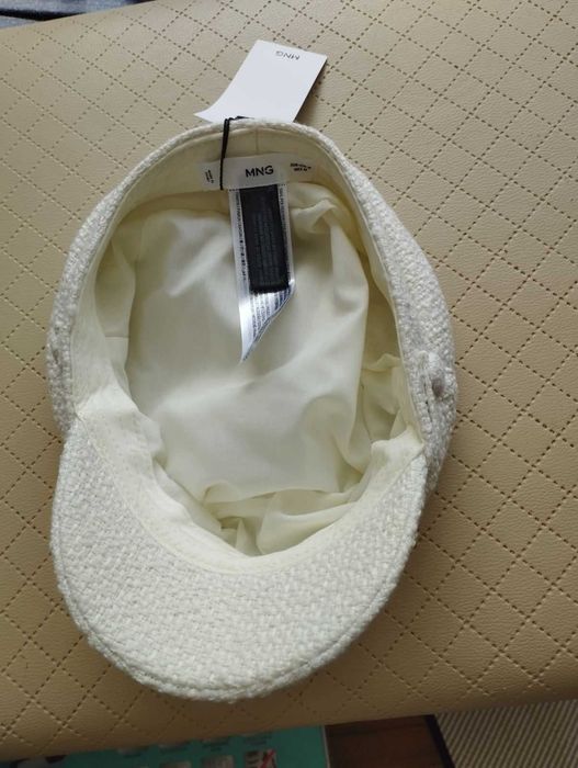 Czapka z tweedu Mango