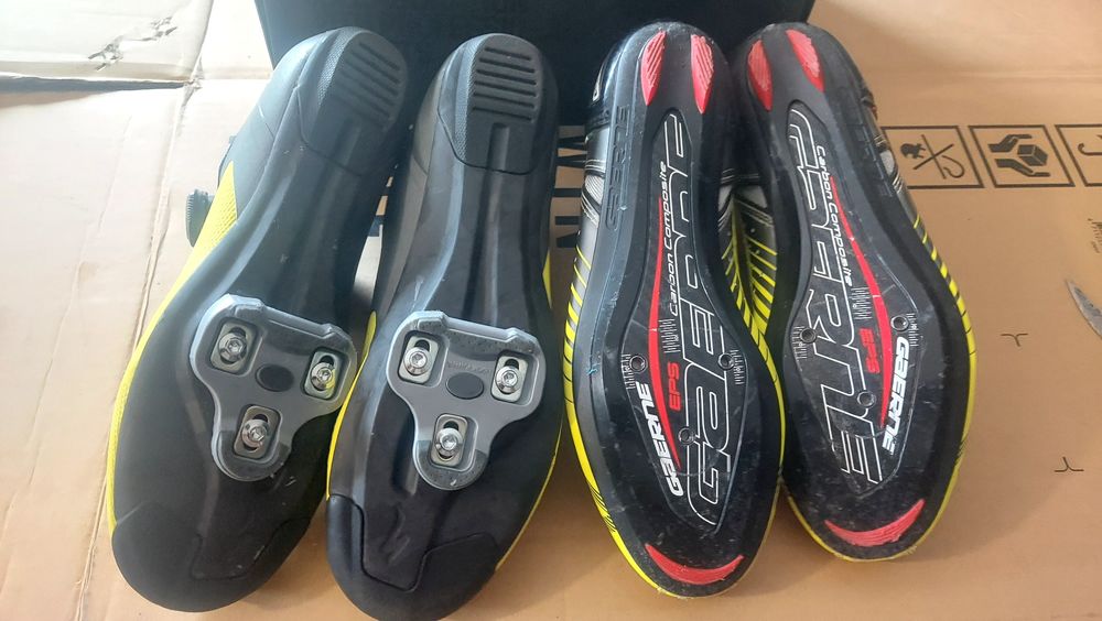 Equipamentos de ciclismo novos e sapatos de Ciclismo