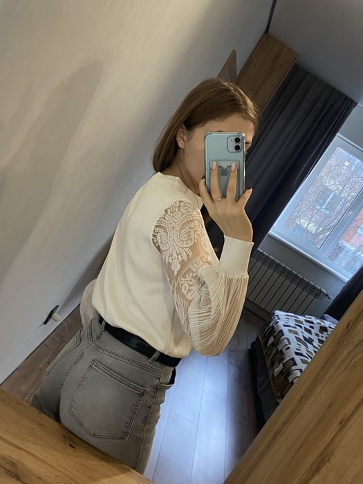 Біла кофтинка-блуза