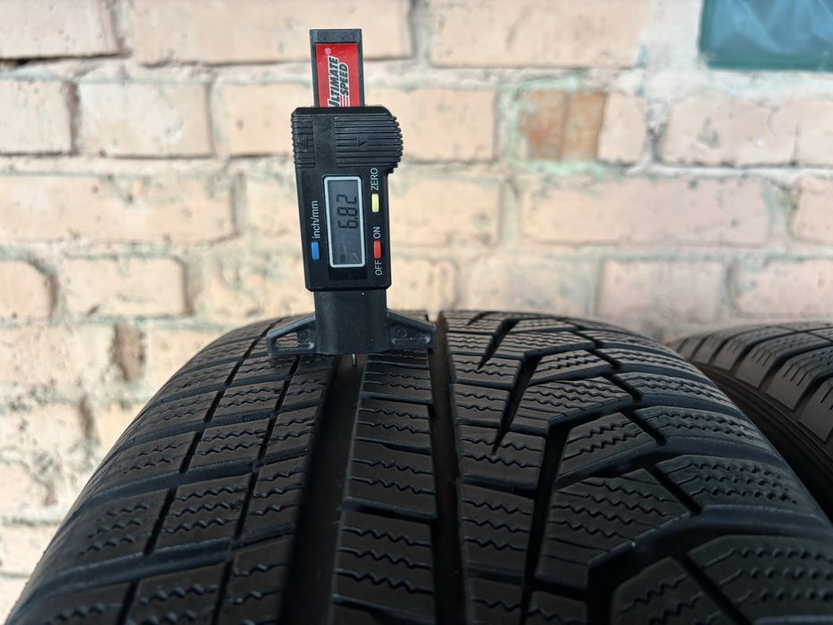 Комплект зимових шин 225/55R17 Hankook