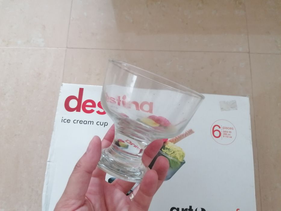 Taças de gelado em vidro