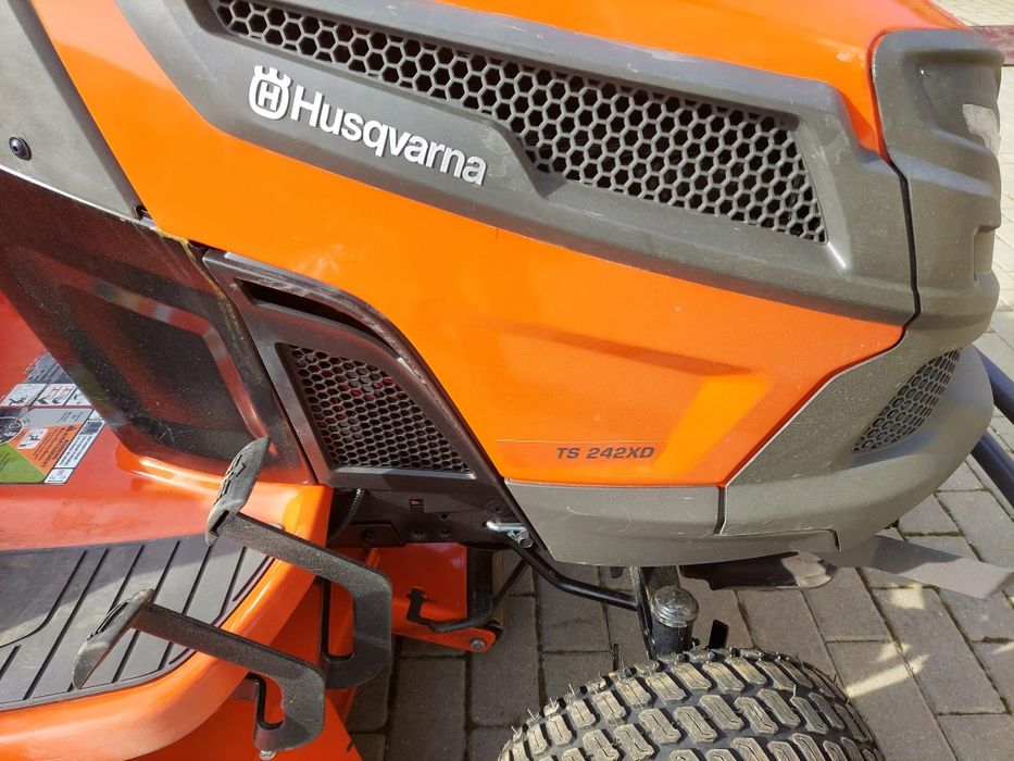 Traktorek kosiarka Husqvarna TS 242XD