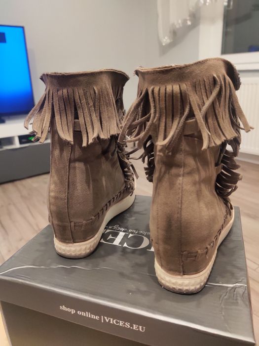 Sneakersy khaki 35 koturny z fredzelkami vices