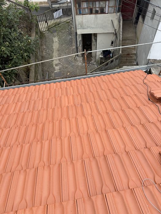 Telhados novos  e recuperaçao de antigos