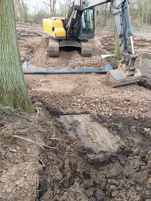 Sieci i przyłącza wod-kan usługi sprzętowe roboty ziemne przeciski