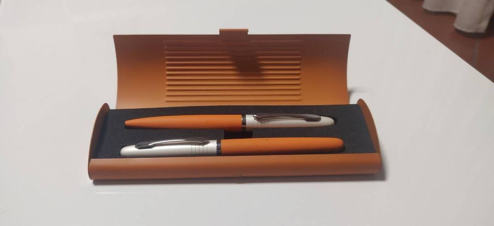 Conjunto de esferográfica e caneta de tinteiro / Fountain Pen - NOVO