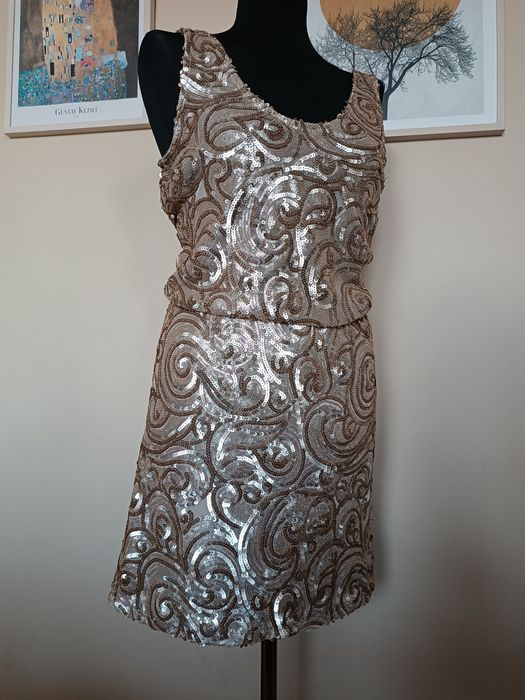 Sukienka cekinowa na imprezę