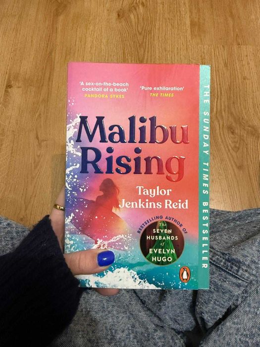 Malibu Rising   - Taylor Jenkins Reid