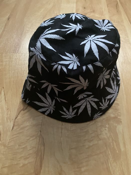 Bucket z liśćmi czapka czarna