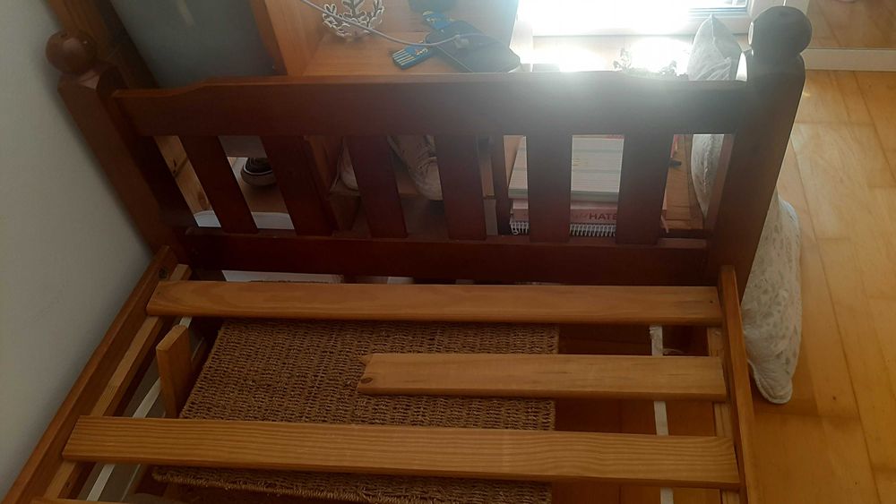 Single wooden bed64585750274433124