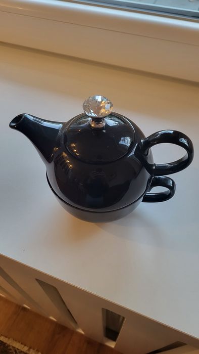 Filiżanka z dzbankiem do herbaty