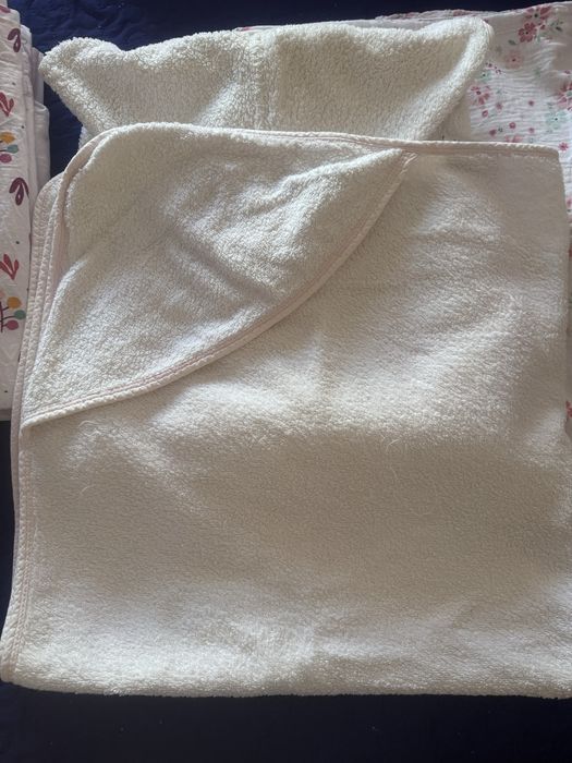 Conjunto cama bebé (lencol - de baixo e de cima, fronha)