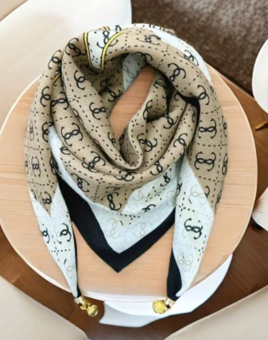 Apaszka piękna nowa z końcówka Ozdobną magnesu