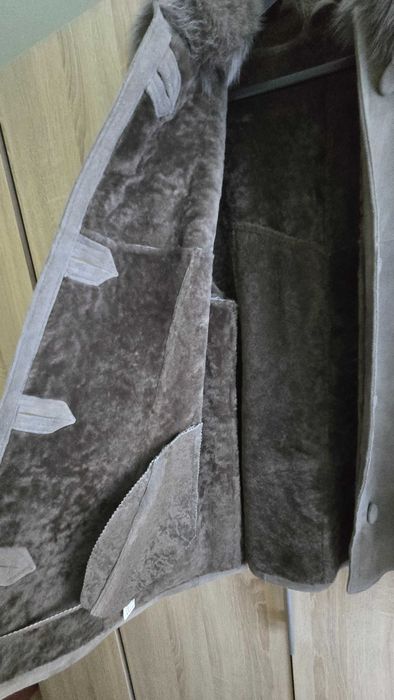 Stylowy kożuszek szary sr dlugosc obszyty futerkiem