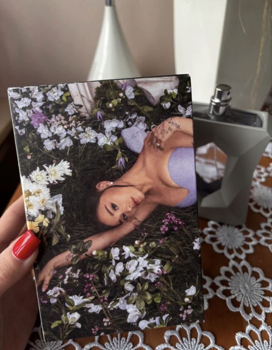 Pudełko po perfumach Ariana Grande