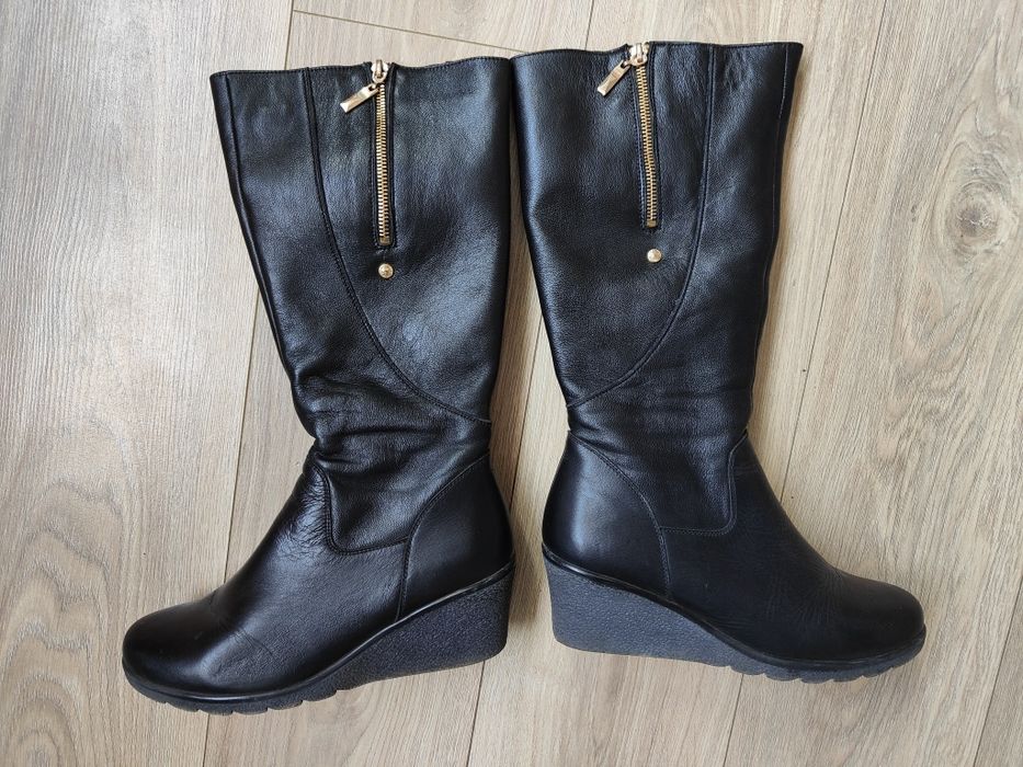 Кожаные сапоги на танкетке 39р.