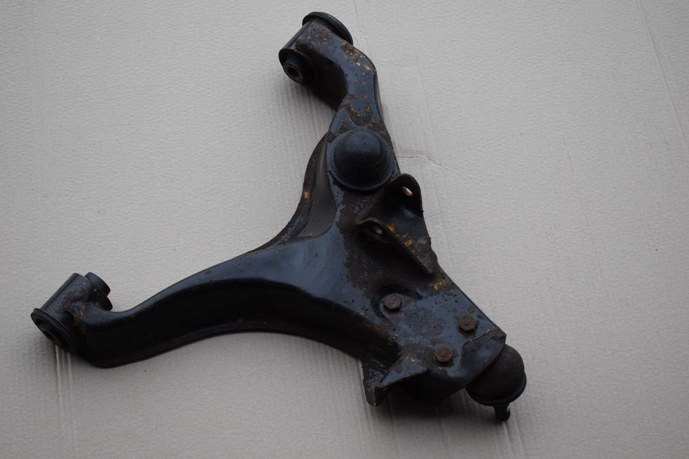 wahacz dolny przedni lewy MITSUBISHI PAJERO III 99-