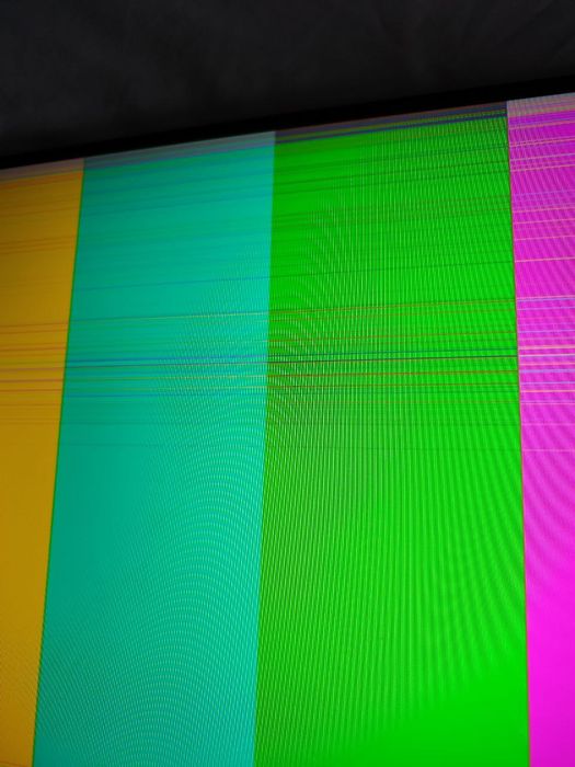 Игровой монитор MSI Optix G241 — 24", IPS, 144 Гц (с дефектом матрицы)