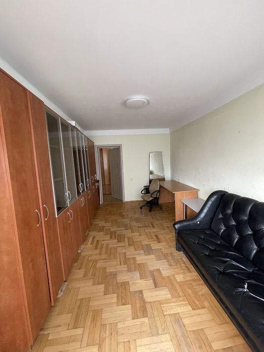 Здається 3-кімнатна квартира,метро Лісова
