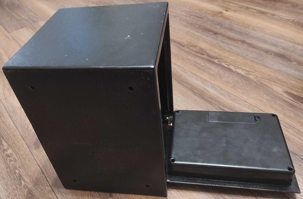 Сейф меблевий з електронним замком (25х35х25 см)