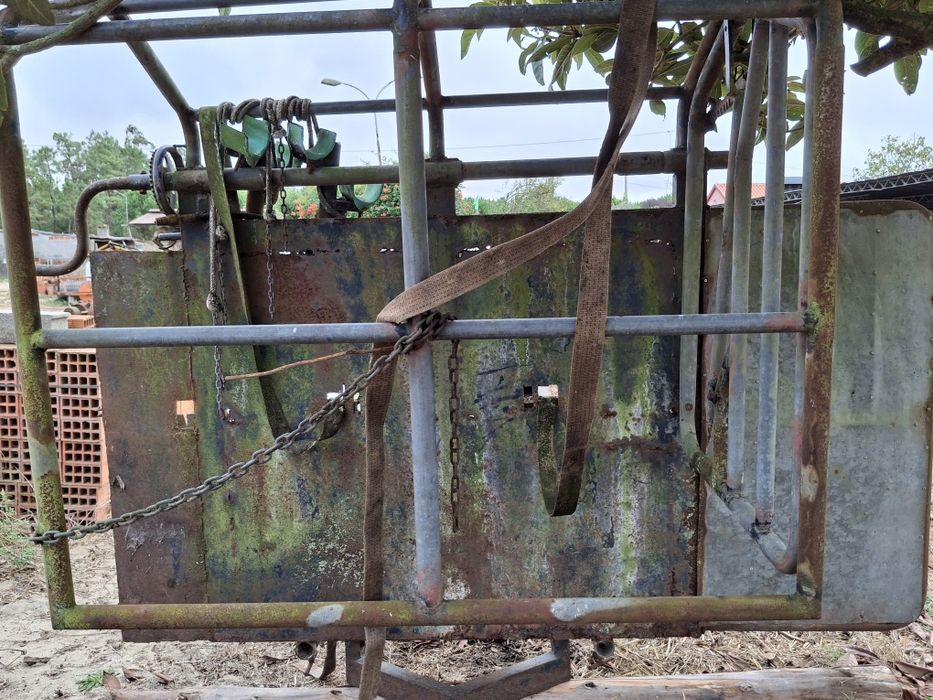 Tronco de Contenção usado em vacaria