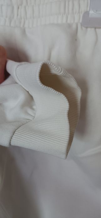 Białe dresy Hello Kitty rozm. 152