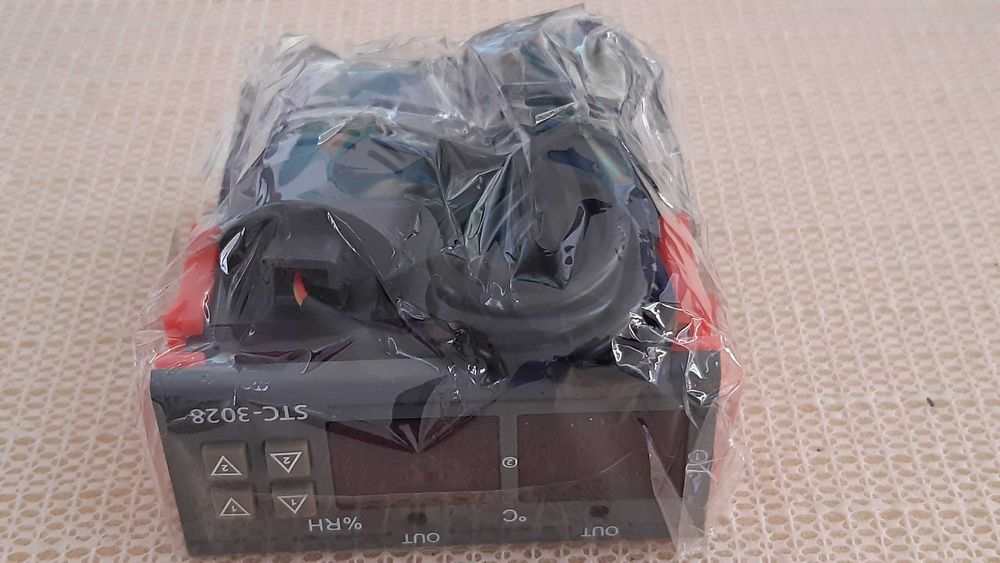 Controlador de temperatura e humidade STC-3028