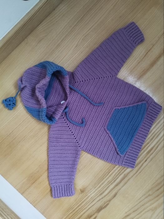 Ręcznie robiony sweter nowy dla dziewczynki handmade