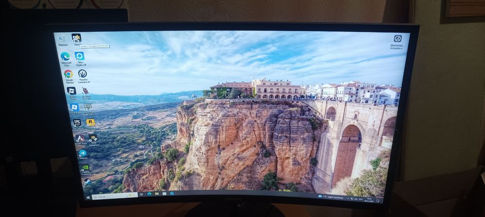 Продам монітор самсунг.