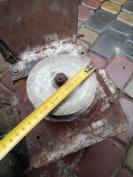 Зернодробилка заводская