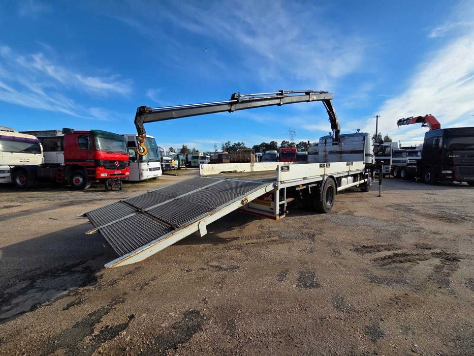 SCANIA P230 com GRUA HIAB