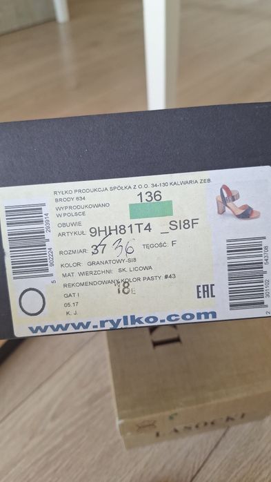 Skórzane sandały na obcasie Ryłko 36