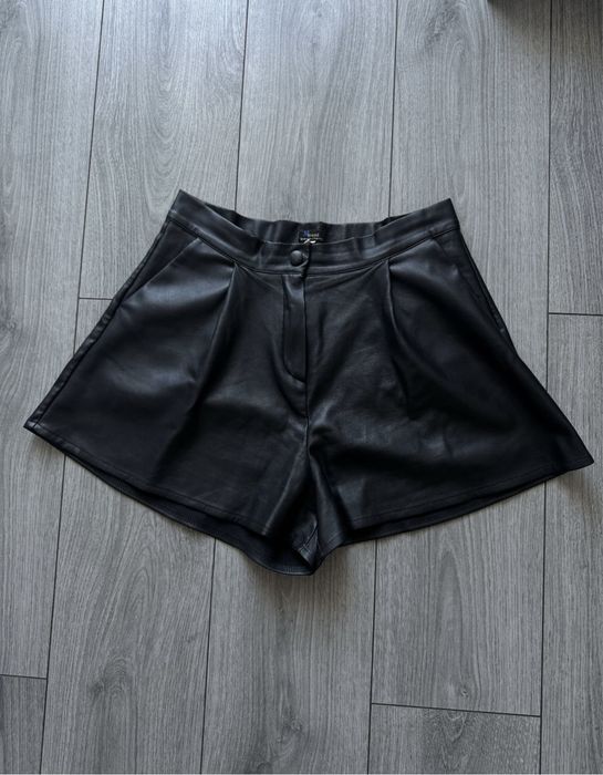 Трендові шкіряні шорти