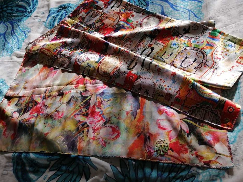 Echarpe/ Lenço colorido de senhora moderno